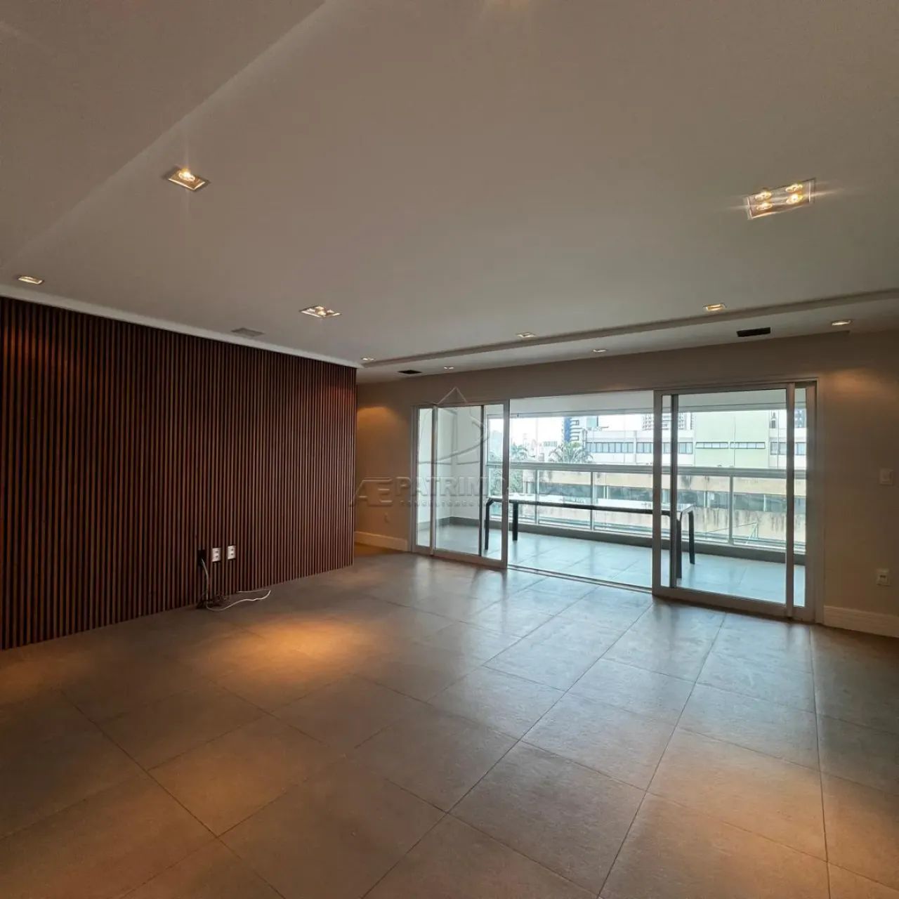 APARTAMENTO COM 3 SUITES SENDO 1 MASTER EDIFICIO PRIVILEGE
