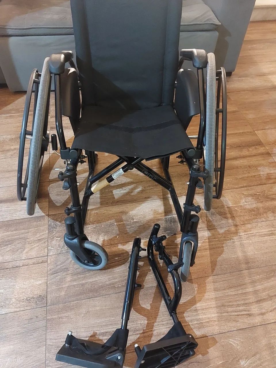 Cadeira de rodas.  - Foto 3
