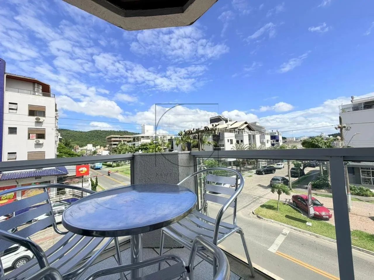 Apartamento 2 dormitórios quadra mar - Foto 3