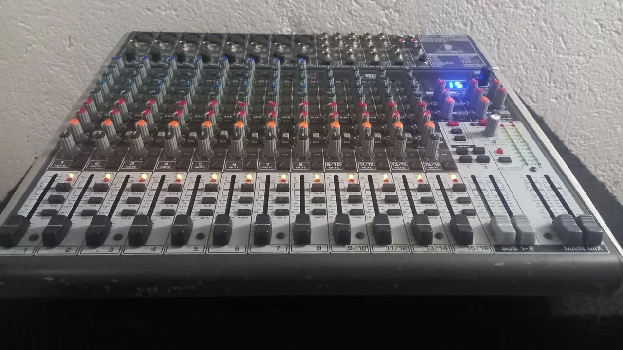 Mesa de som behringer 2222fx USB  - Foto 4