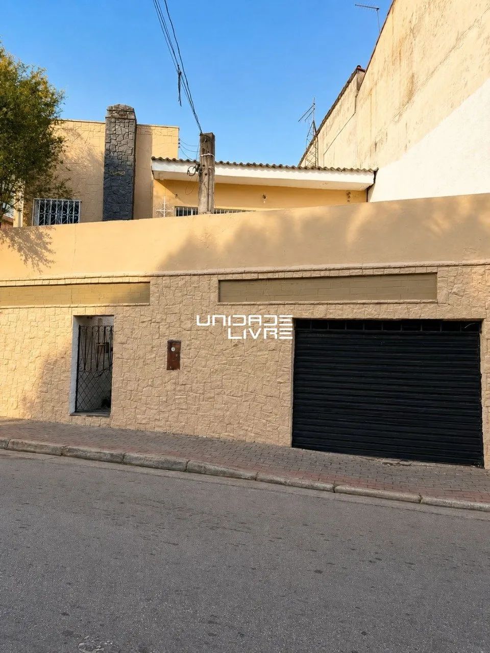 Sobrado à venda no Centro de Poá