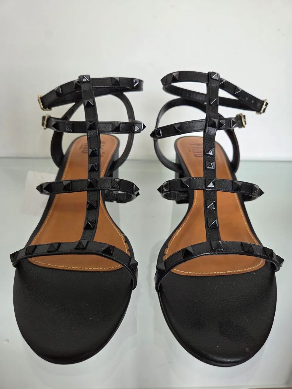 Sandália De Couro Gladiadora Preta Com Tachas - Foto 2