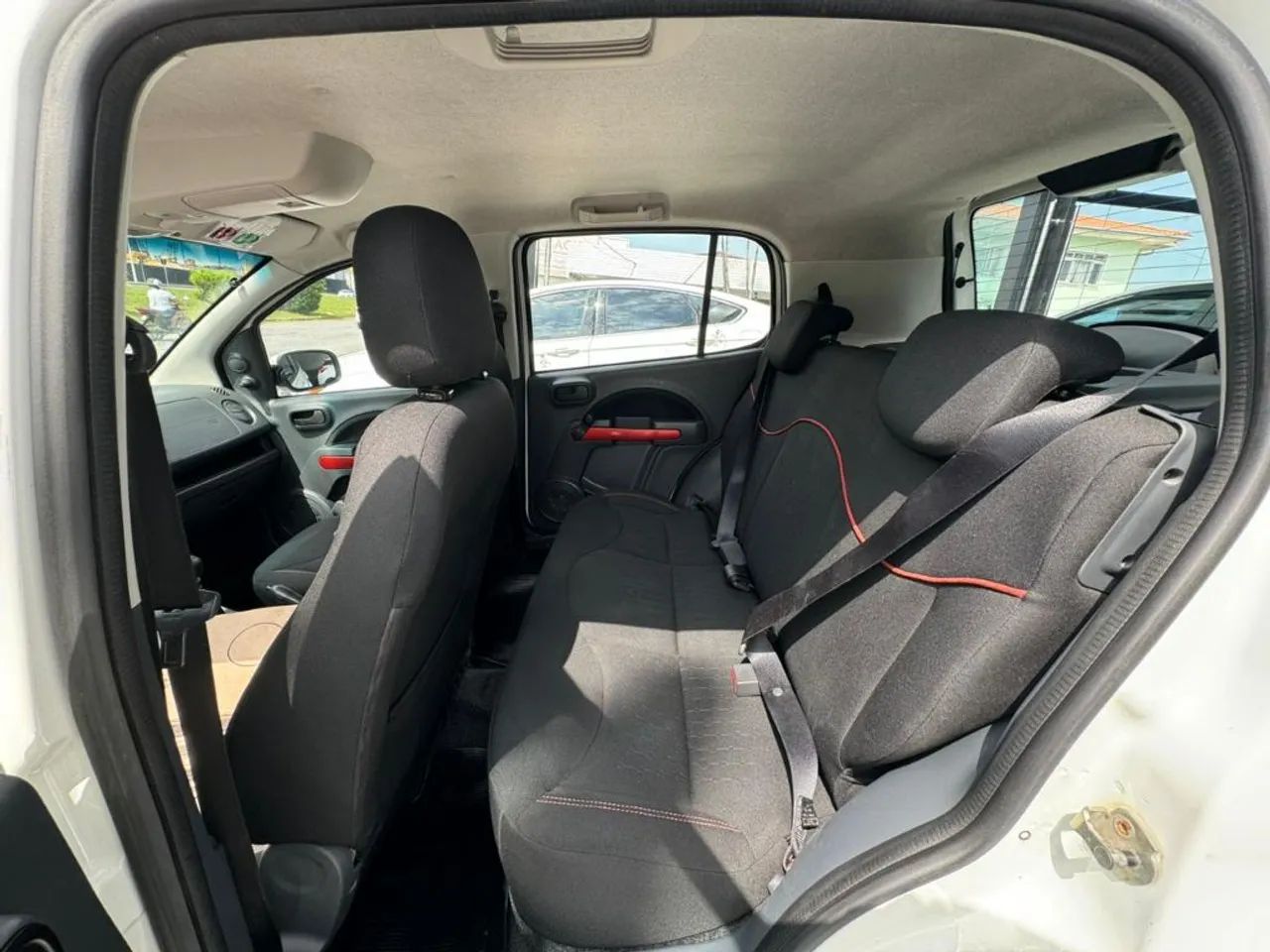 Fiat Uno Sporting 1.4 B.edit. Flex 8V 5P 2014 - Foto 4