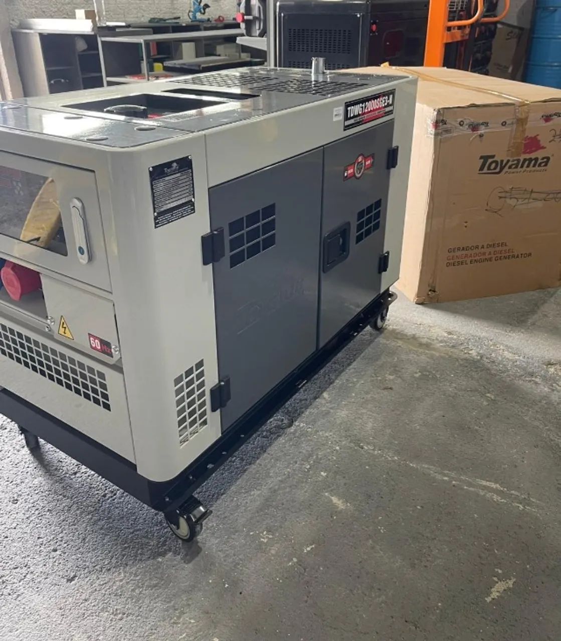 Gerador Toyama 12 kVA Trifásico 380V Novo | Compacto | Refrigeração a Água - Foto 6