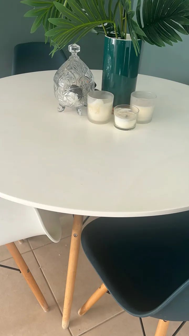 Mesa e cadeiras excelente qualidade  - Foto 3