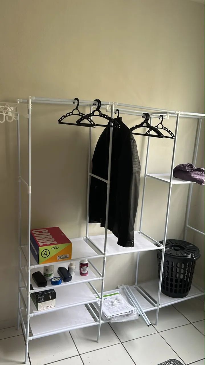 Cabideiro e sapateiro e quarta-roupa novíssimo 