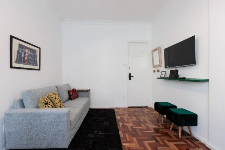 Apartamento temporada em Copacabana, reformado e mobiliado, sala e quarto - Foto 2