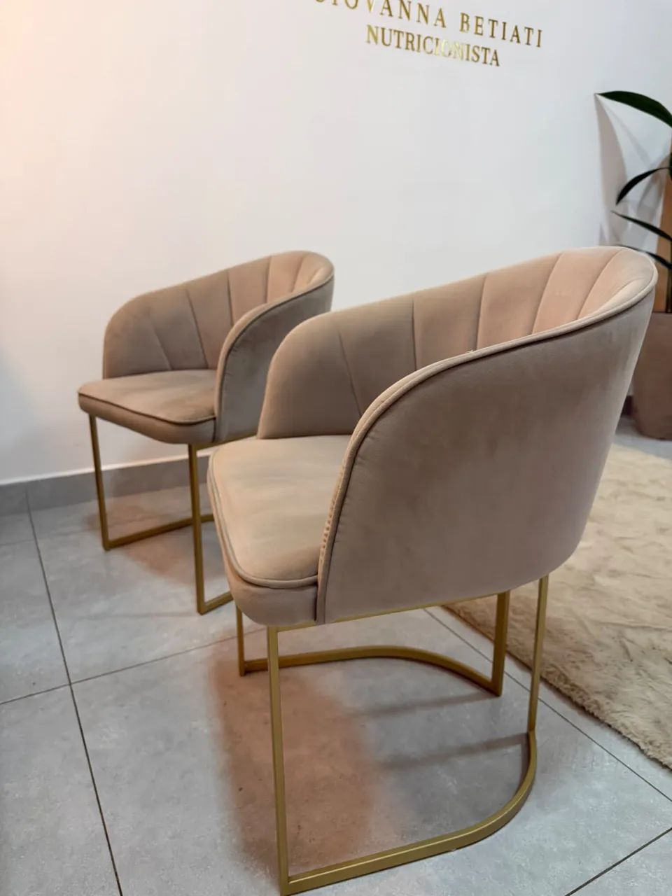 2 poltronas camurça metal dourado  - Foto 2