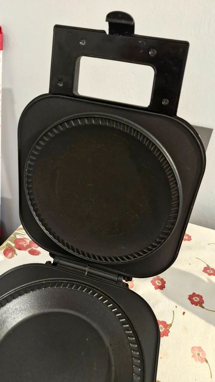 Máquina de Torta e Empadão Fun Kitchen 220v - Perfeito Estado! - Foto 3