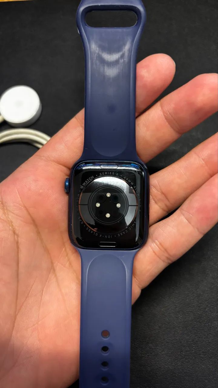 Apple Watch 6 44mm(GPS＋cellular) Apple Watch Series 6 (GPS+Cellular) - Caixa de alumínio vermelho