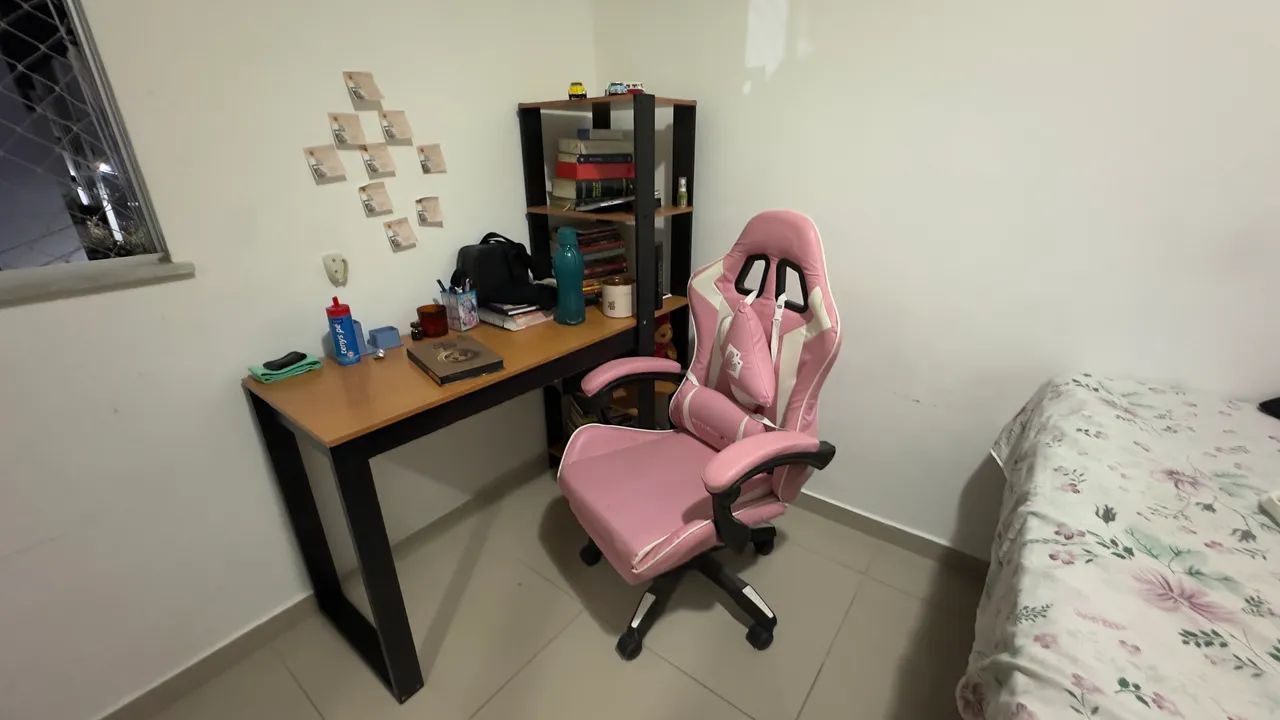 Escrivaninha com cadeira  - Foto 2