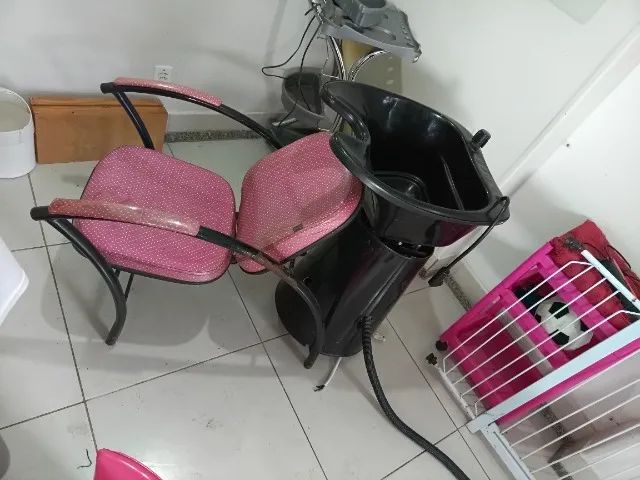 Lavatório de Cabeleireiro com Cadeira Acoplada - Rosa/Preto