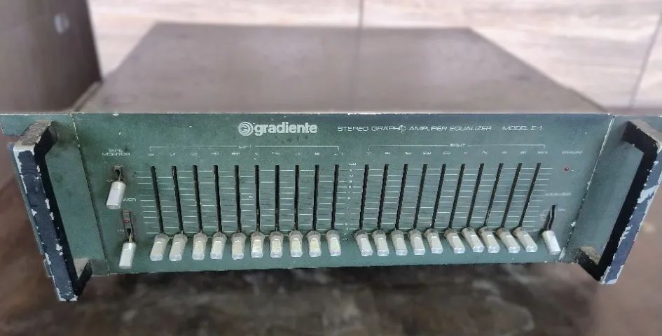 Equalizador Gradiente E1-C Preto Com Alças