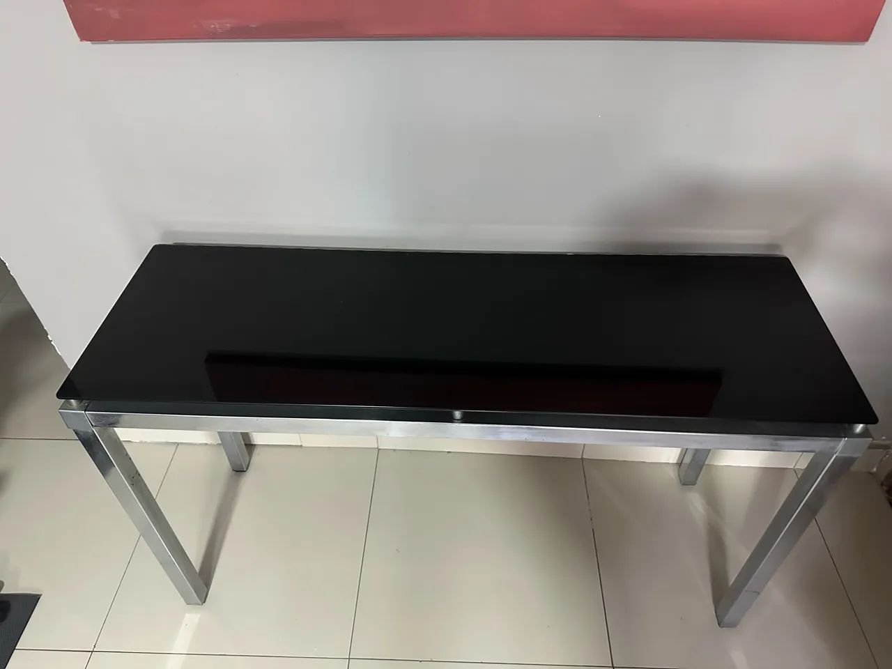 Vendo conjunto mesa com 2 cadeiras e aparador