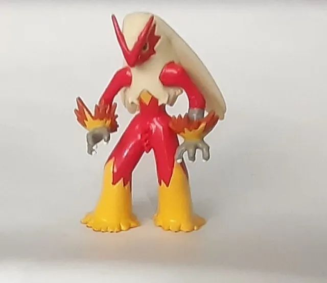 Pokemon Miniatura Tomy Blaziken - 1 Peça