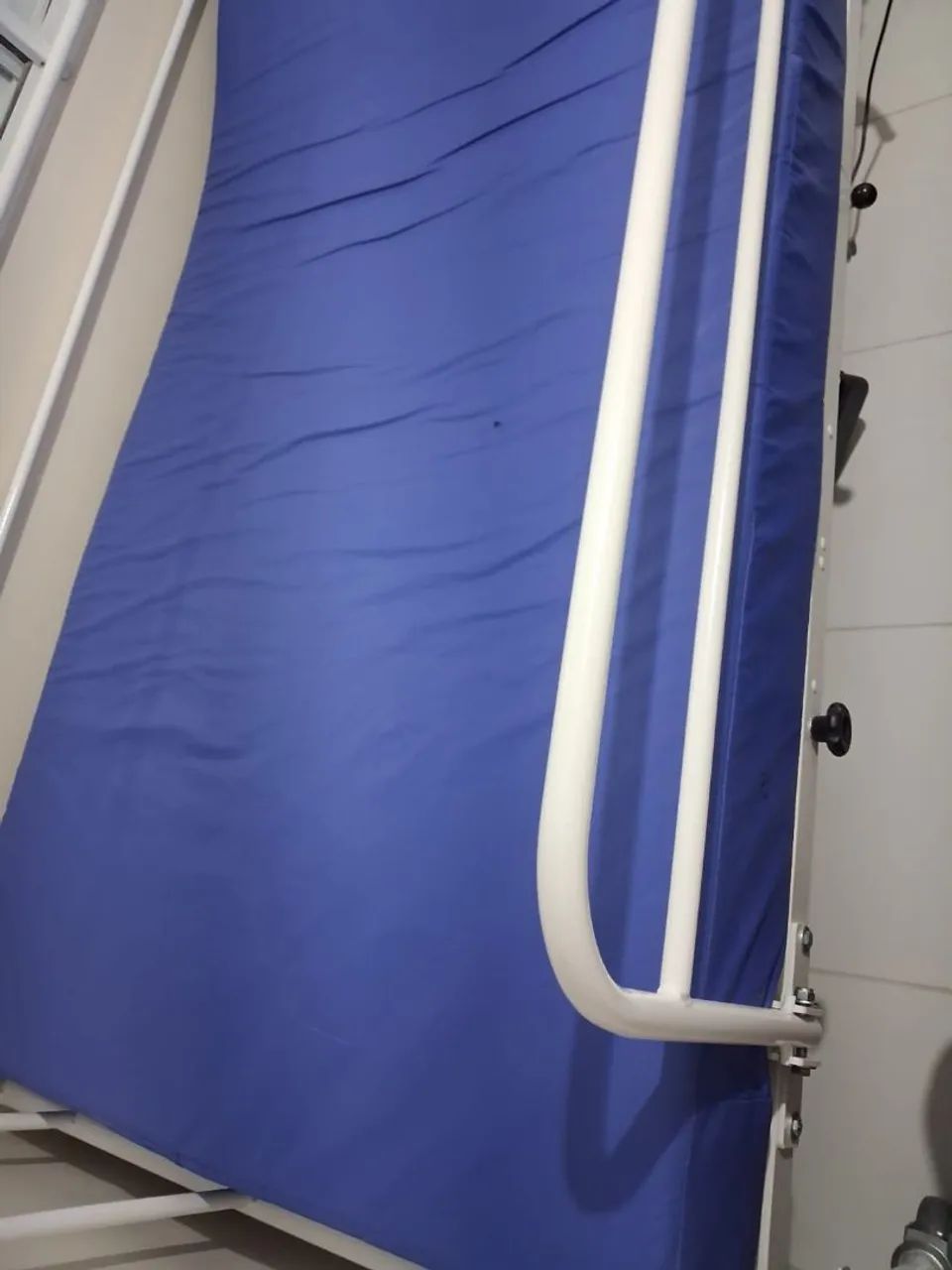 Cama hospitalar motorizada com colchão nova