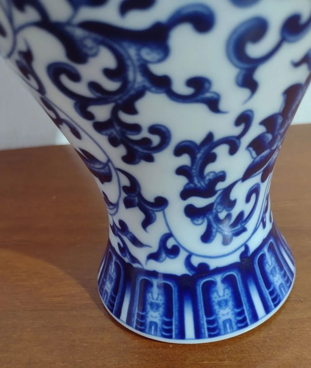 Vaso floreiro de porcelana azul e branco  - Foto 2