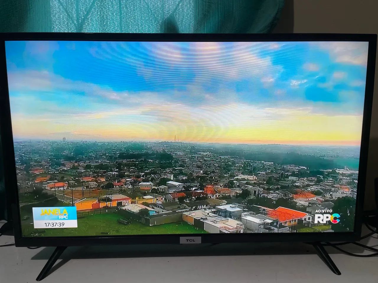 Tv 32 Smart Tcl (listrinha na tela) - Foto 3