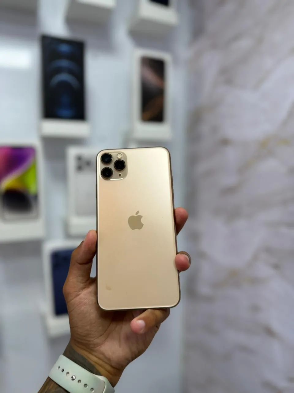 iPhone 11 Pro Max - 64GB ?1.599 - Celulares e Smartphones