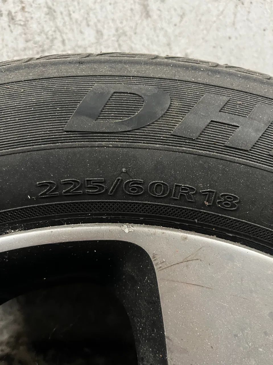 Vendo roda 18 com pneu