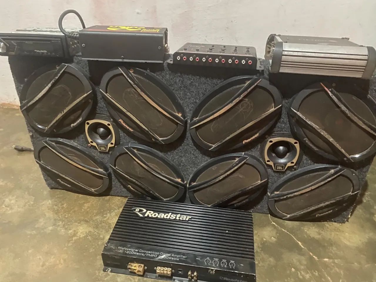 Vendo caixa de som completa para camionete 