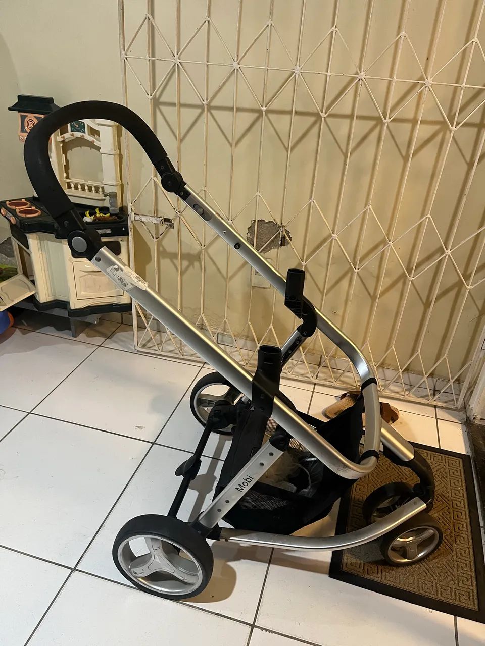 Carrinho de bebê com bebê conforto Mobi Safety 1st - Foto 4