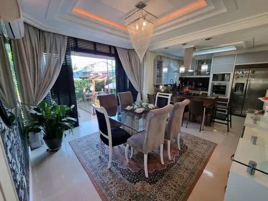 Alto padrão 2 aptos completos com piscina e 7 garagens livres - Foto 5
