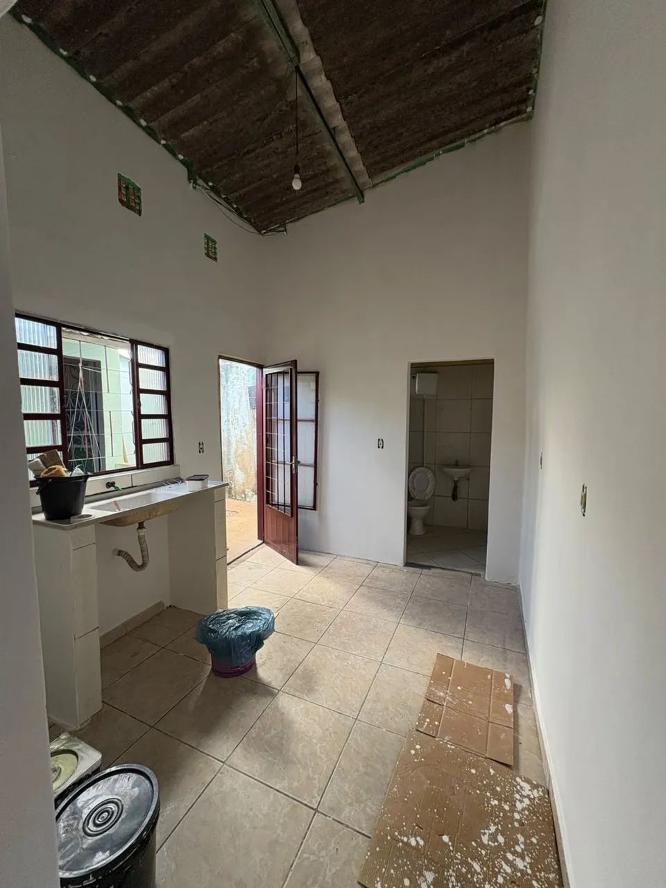 Casa de fundos - aluga-se - Foto 3