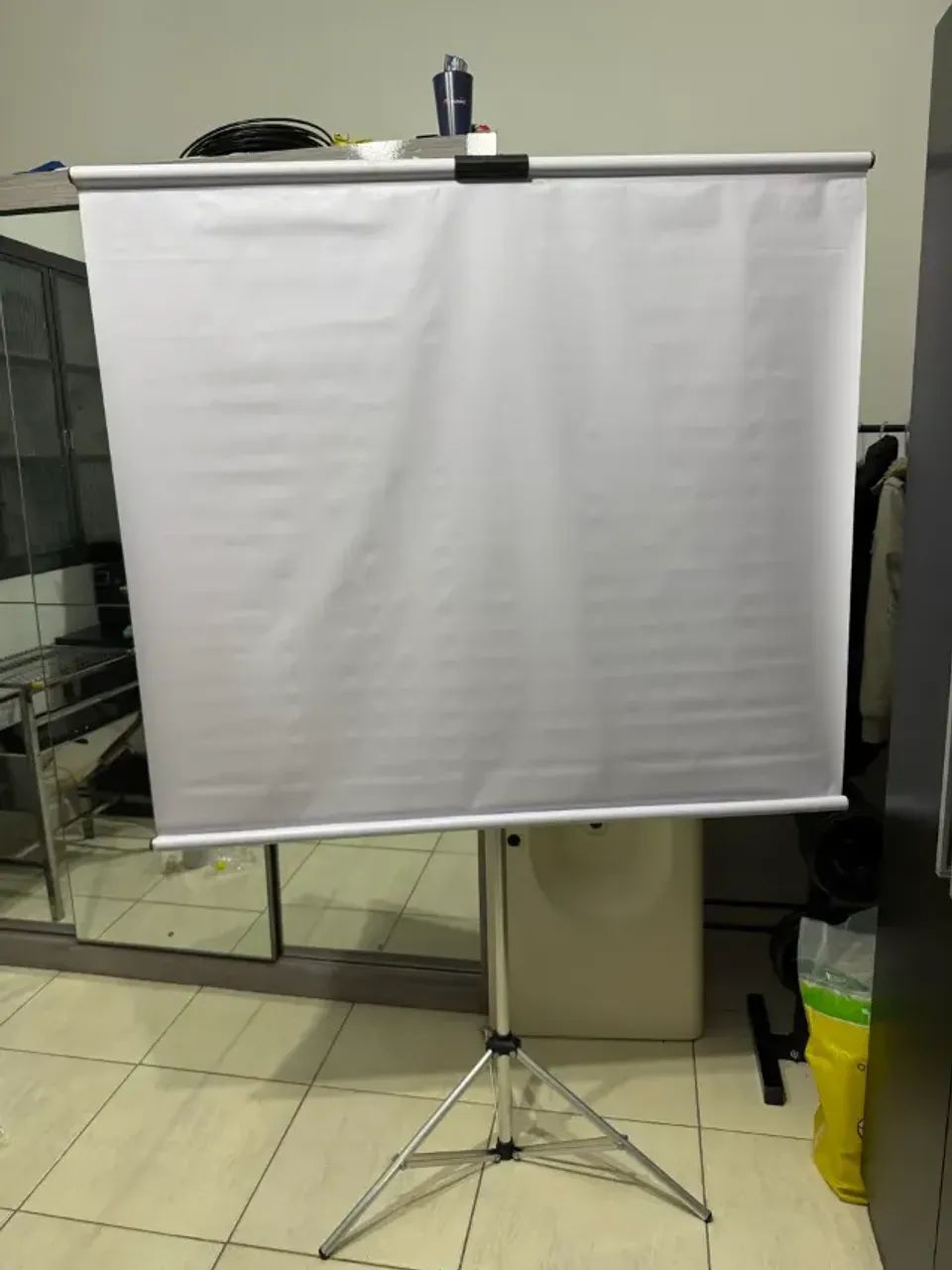 Tela pra projetor 65 polegadas + tripé de alumínio telao