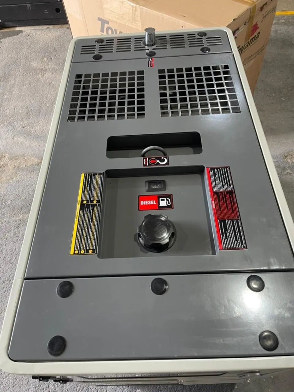 Gerador Toyama 12 kVA Trifásico 380V Novo | Compacto | Refrigeração a Água - Foto 5