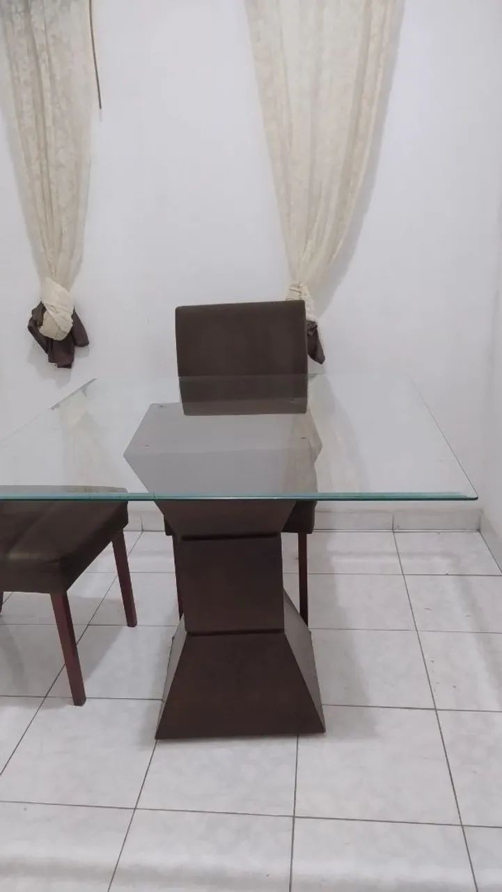 Mesa tampo de vidro com quatro cadeiras  - Foto 4