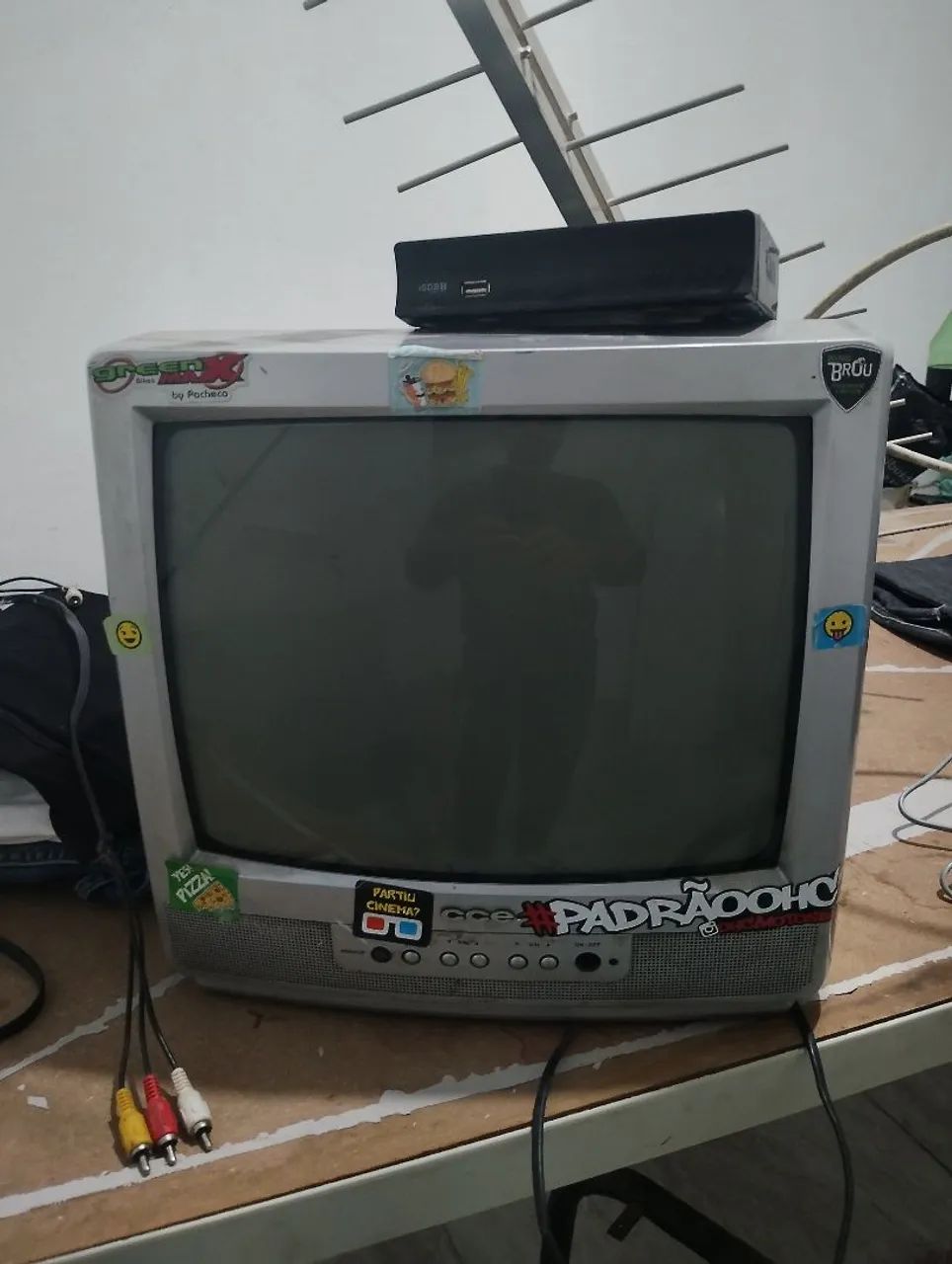 Tv 14 polegadas funcionando sem controle, conversor funcionando sem controle e antena 180$
