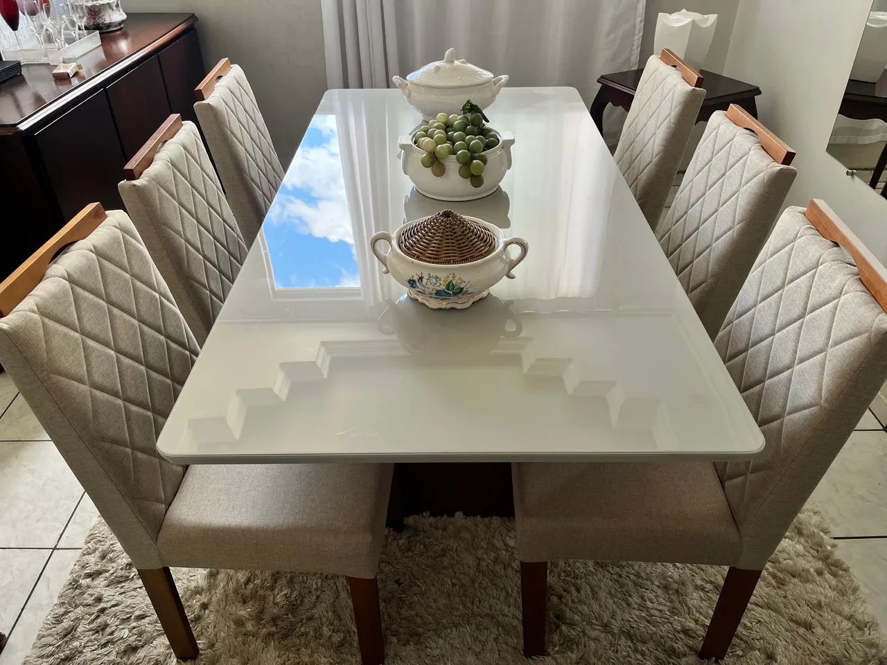Mesa de jantar toda de madeira maciça 