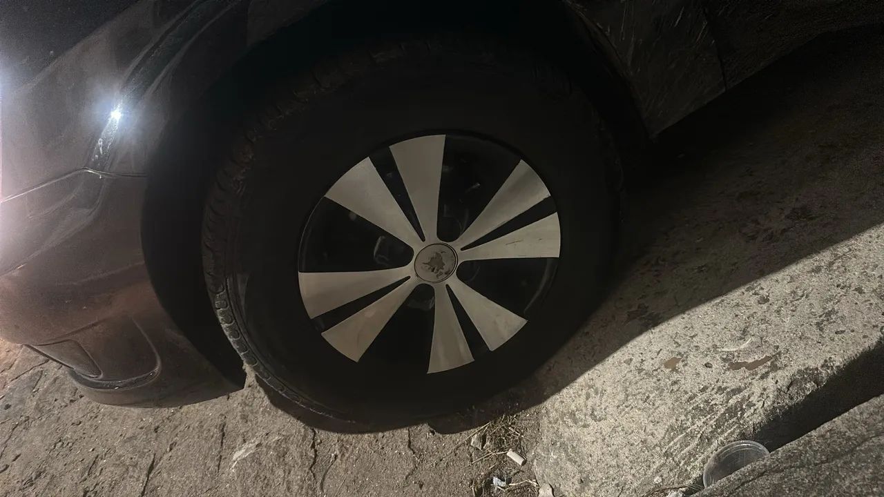 Rodas com pneus - Foto 3