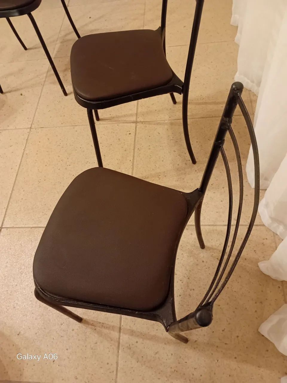 Cadeiras de ferro estofadas  - Foto 2