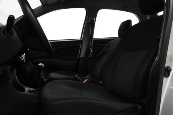 Etios Sedan X 1.5 Flex 16V 4P - Foto 9