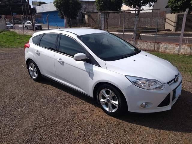 Ford Focus Hatch, 2014/2015, muito novo