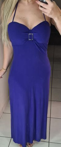 Vestido longo, pode ser usado c/ alça ou tomara q caia. Forrado, pedrarias no decote.