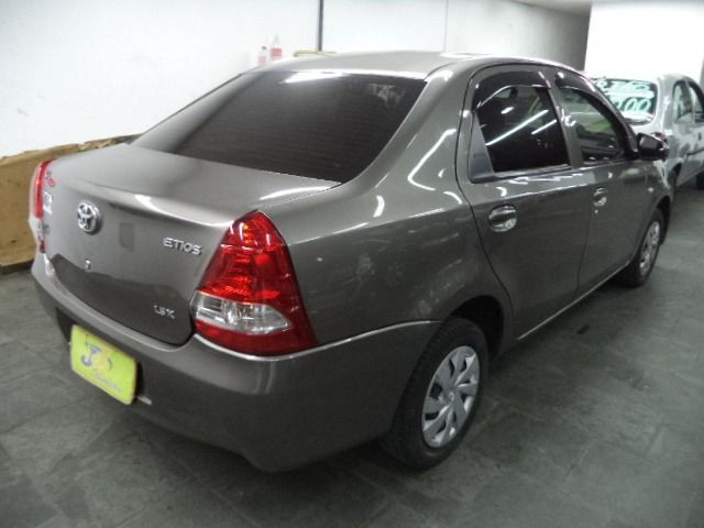 Toyota Etios Sedan 1.5X Flex Completo 2017 Cinza - Foto 5