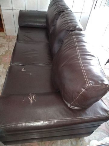 Vende-se um sofa