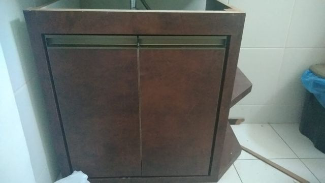 Armário para pia de banheiro