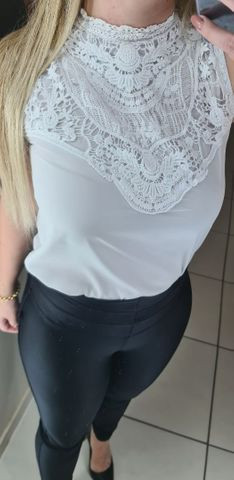Blusa branca com aplicação de renda Guipir. Tam M - Foto 2