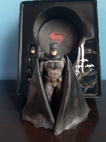 Batman Mezco BvS usado...15 cm - Foto 2