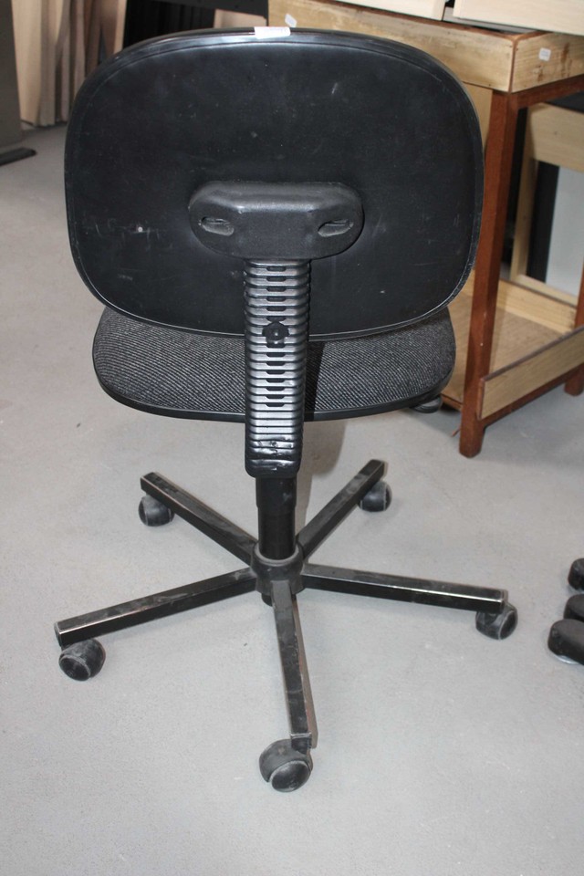 Cadeira de Escritório c/ Rodas em Tecido Cinza 84 cm x 43 cm x 50 cm - Foto 6