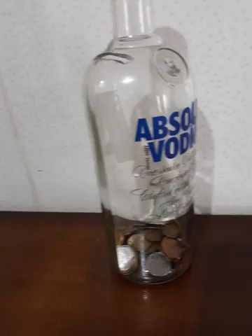 Cofrinho feito da própria garrafa de vidro 
