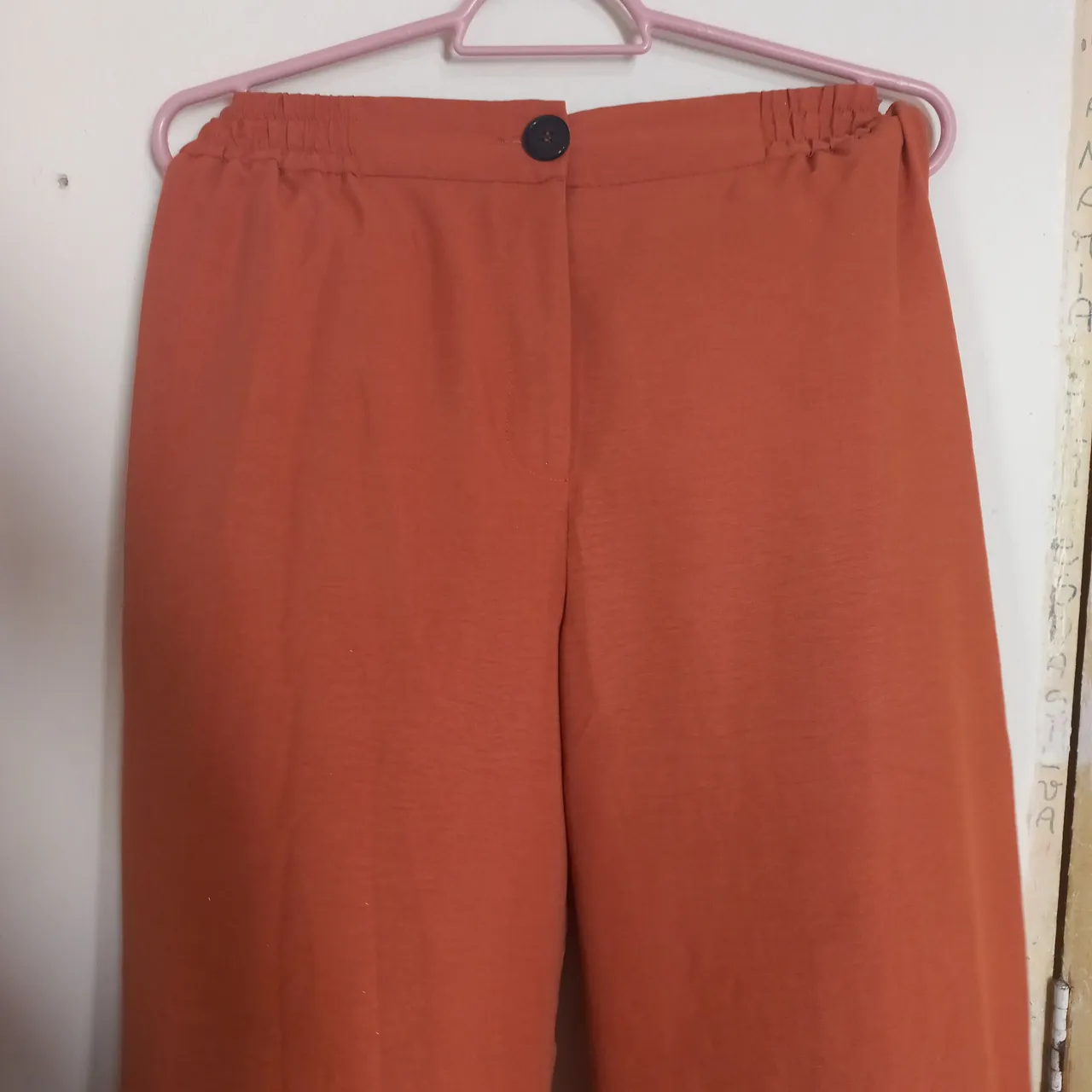 Calça leve, laranja