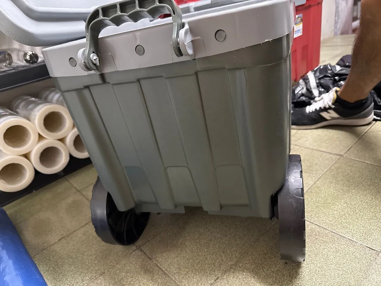 Caixa Térmica cross 54 Litros com rodinha  - Foto 4