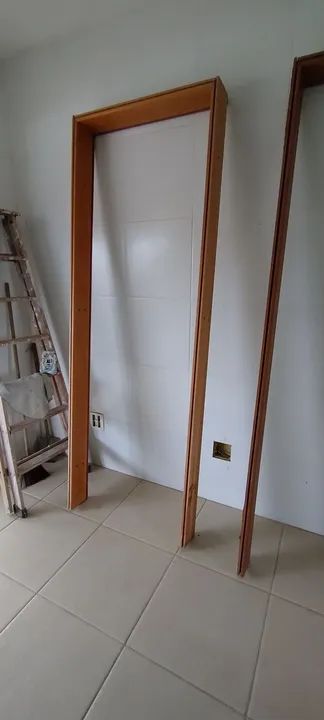 Batente / Marco para porta de madeira de lei 0.70 x 2.10m - Foto 4