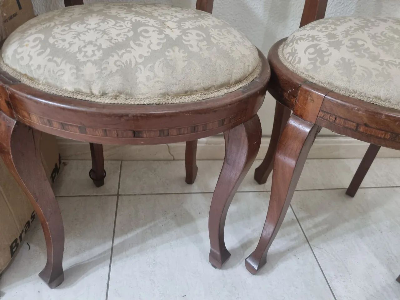 3 Cadeiras de estilo c/assento forrado  - Foto 3