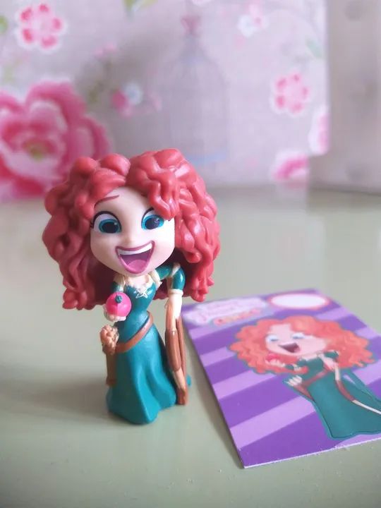 Lote de miniaturas disney comic minis - Moana e Merida  - Foto 2